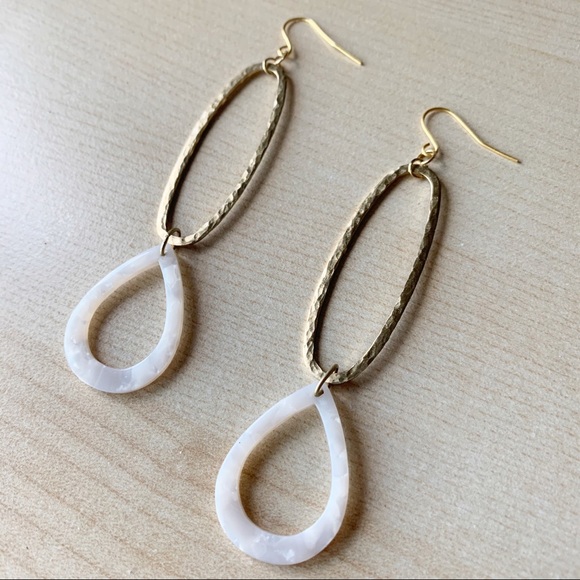 Ashley Nichole Designs Jewelry - NEW Boho Hammered Brass Oval Dangly Earrings Resin